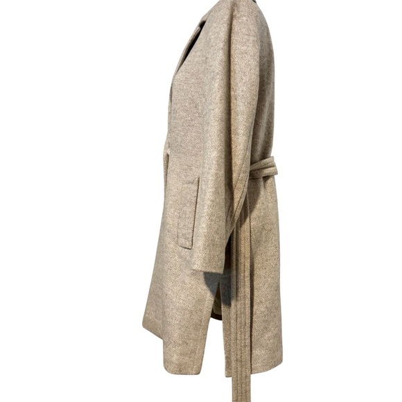 Banana Republic Women's Beige Blazer Coat | Excellent Used Condition - Picture 6 of 15